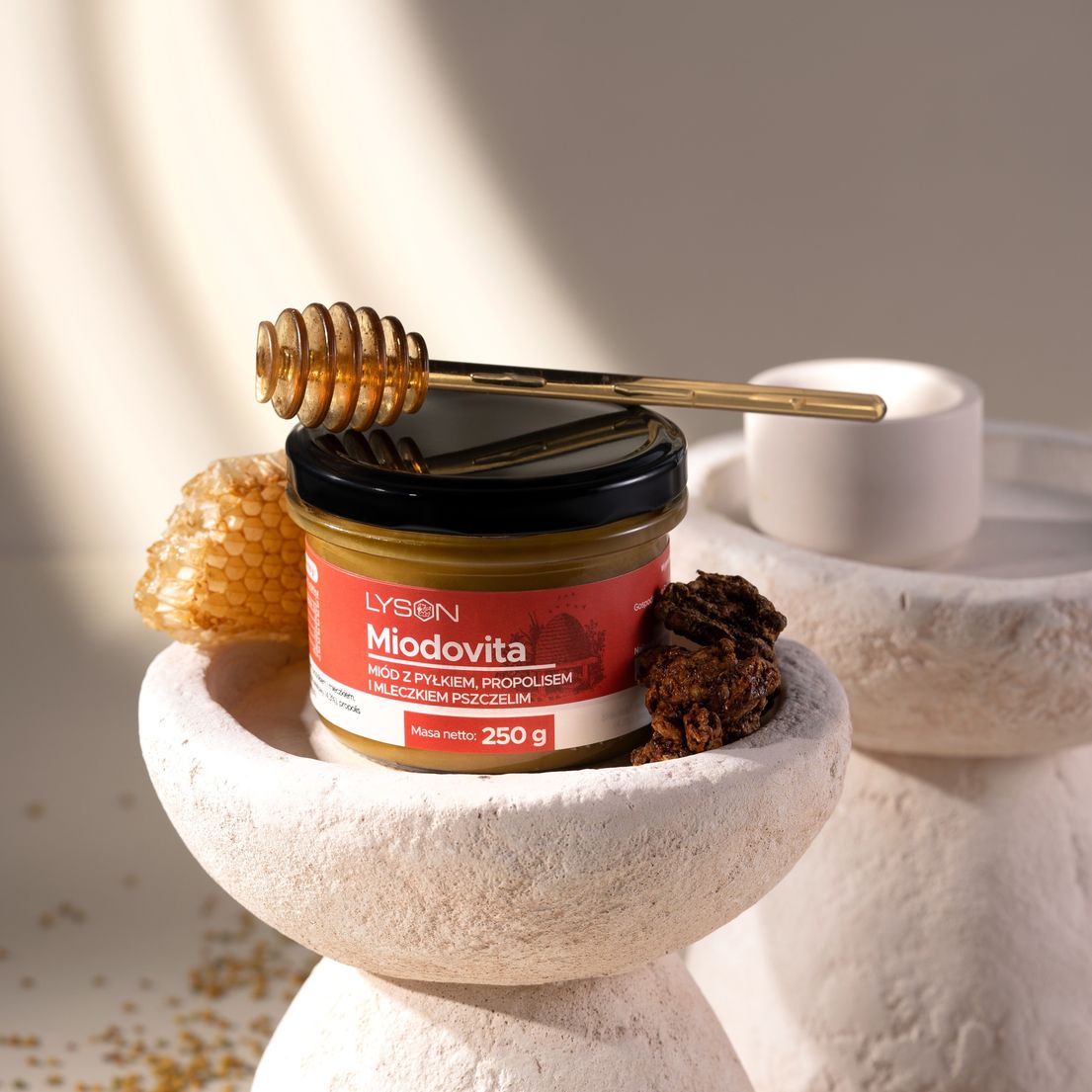 Honning med pollen, melk og propolis