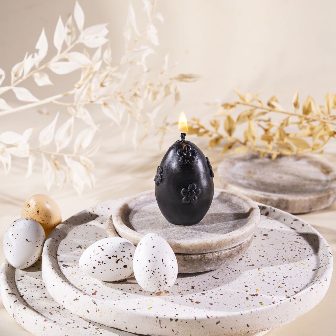 Bivokslys - egg med svarte blomster